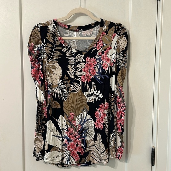 NWT Cathy Floral Long Sleeve with shoulder rushing. - Picture 1 of 3